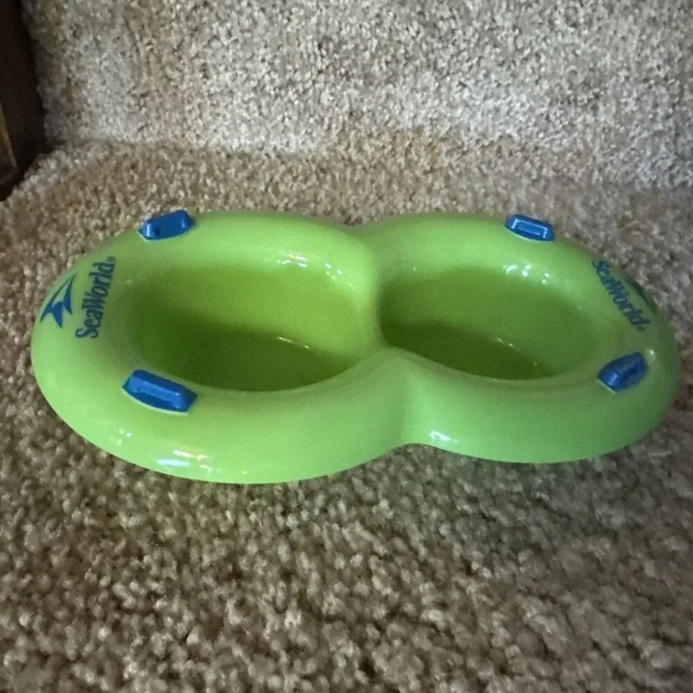 Sea World Aquatica Bowl Water Raft Float Inner Tube Dipping Snack Collectible